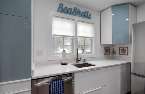 Mount Pleasant Casa | Shem Creek Retreat by AvantStay | 10 Mins to Downtown Charleston | Yard + Patio