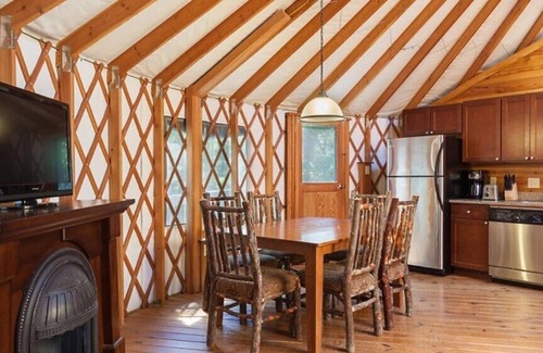 Gordonsville Condominio | Shenandoah Crossing™ - 2 Bedroom 1 Bath Yurt