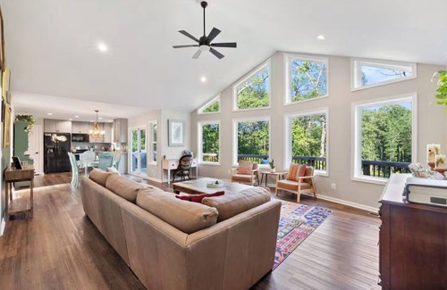 Bentonville Cabina | Quiet Shenandoah Getaway – Cabin w/ Sauna, Fire Pit & Forest Views. Near Hiking