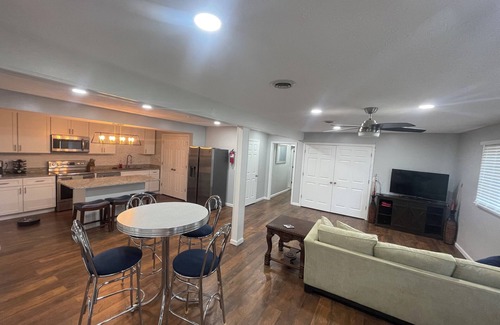 Luray Apartamento | Shenandoah Orchids - Modern and Luxurious Vacation Rental