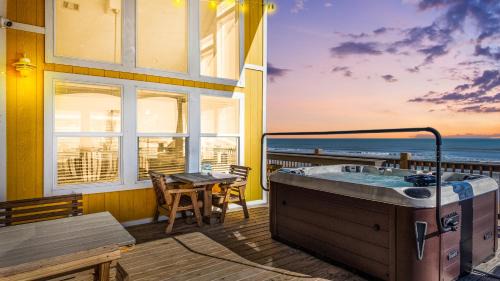 Port Bolivar Casa | Shenanigans! Beachfront & HotTub