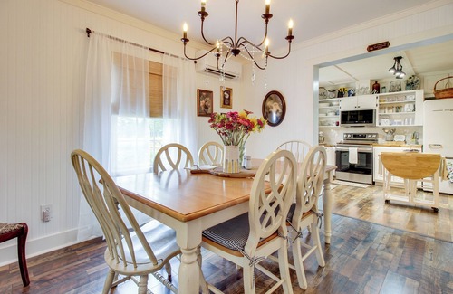 Burgaw Cabaña | ‘Shepard Cottage’ Near Wilmington & Wedding Venue