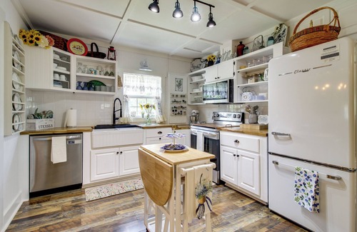 Burgaw Cabaña | ‘Shepard Cottage’ Near Wilmington & Wedding Venue