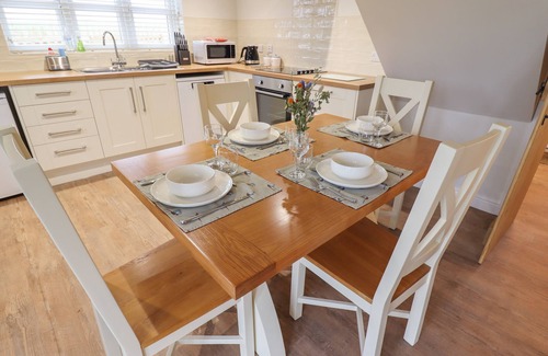 Alford Cabaña | SHEPHERD'S COTTAGE, pet friendly, country holiday cottage in Alford