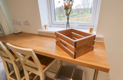 Alford Cabaña | SHEPHERD'S COTTAGE, pet friendly, country holiday cottage in Alford