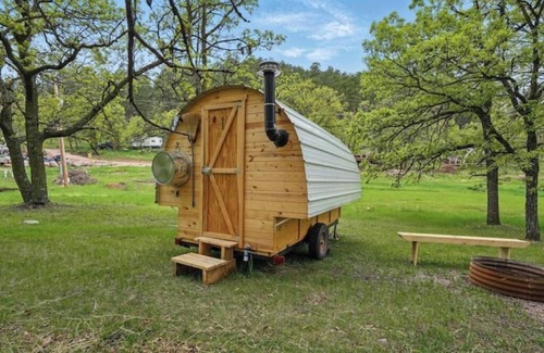 Hermosa Casa | Shepherd's Wagon #1 near Mt Rushmore