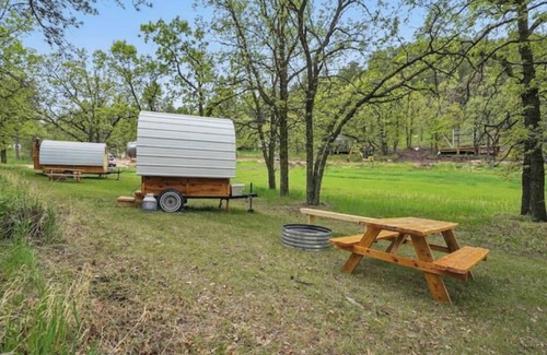 Hermosa Apartamento | Shepherd's Wagon #2 by Mt Rushmore