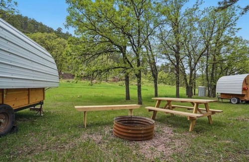 Hermosa Casa | Shepherd's Wagon #3 Near Mt. Rushmore