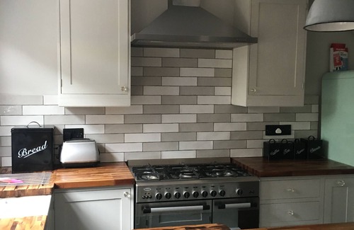 Wormholt and White City Casa | Shepherds Bush London Retreat
