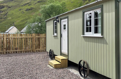 West Laroch Cabaña | Shepherds Cabin - UK48225