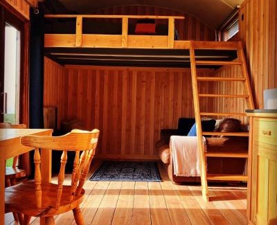 Hartland Otro | Shepherds Hut in a private meadow with sea views