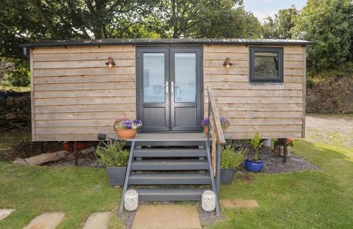 Cylch-Y-Garn Casa | Shepherds Stone