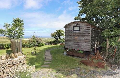 Cylch-Y-Garn Cabaña | Shepherds Stone