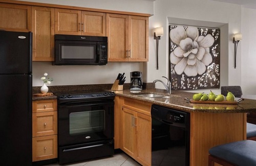 North Scottsdale Apartamento | Sheraton Desert Oasis Villa a 1-bedroom apartment w/fully equipped kitchenette.