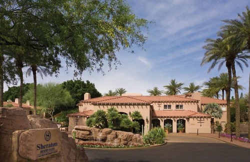 North Scottsdale Apartamento | Sheraton Desert Oasis Villa a 1-bedroom apartment w/fully equipped kitchenette.