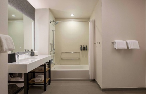 Downtown Sacramento Hotel | Sheraton Grand Sacramento Hotel