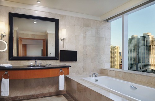 Ermita Night District Hotel | Sheraton Manila Bay