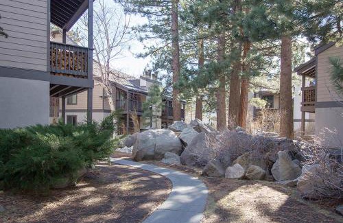 Mammoth Lakes Casa | Sherwin Villas #63 Private Deck & Near Lakes