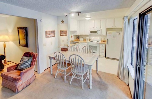 Mammoth Lakes Condominio | Sherwin Villas | Free Shuttle & Near Skiing!