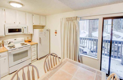 Mammoth Lakes Condominio | Sherwin Villas | Free Shuttle & Near Skiing!