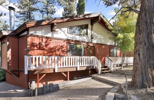 Big Bear City Chalet De Esquí | Sherwood Chalet- Relaxing Modern Bear City Family Cottage- Minutes to Activities