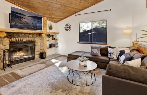 Big Bear City Chalet De Esquí | Sherwood Chalet- Relaxing Modern Bear City Family Cottage- Minutes to Activities