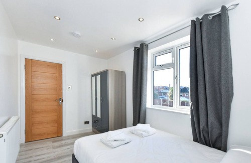 Mansfield Casa | Sherwood Street - Picturesque 2 Bedroom Bungalow with 2 En-suite Bathroom