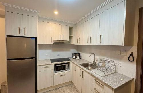 Malabanias Apartamento | Sheryll Escapes - La Grande 11th floor, Phase 2, luxury 1BR balcony