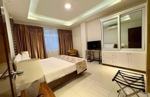 Malabanias Apartamento | Sheryll Escapes - La Grande Poolside 1 BR with Bathtub, WiFi & Netflix