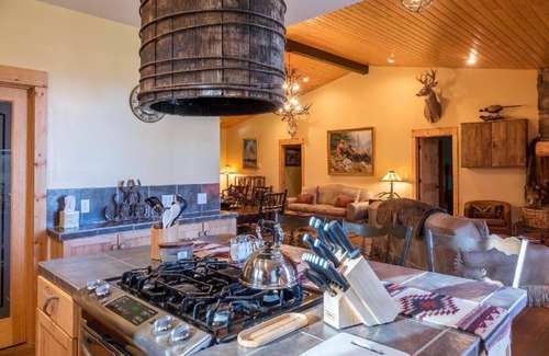 Livingston Cabina | Escudos Riverbend Ranch ubicado al norte de Livingston!