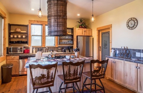 Livingston Cabina | Escudos Riverbend Ranch ubicado al norte de Livingston!