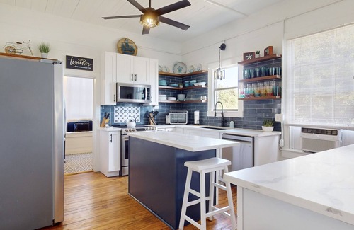 Galveston Casa | Shiloh by the Sea - 5 bedrooms, 2 and 1 half bathrooms, sleeps 21 guests. All r