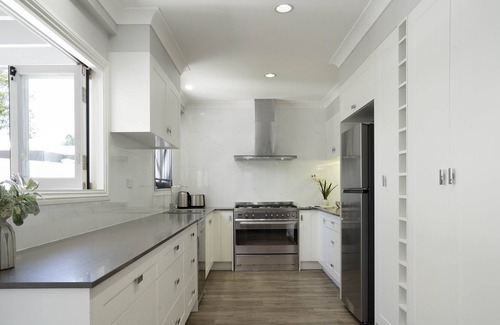 Bouvet Island Casa | SHILOH HOUSE - Apartment 1 The downstairs half of this magnificent Queenslander