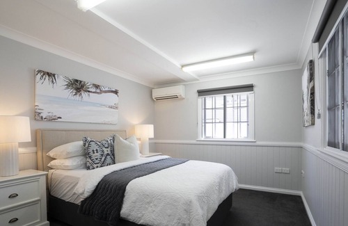 Bouvet Island Casa | SHILOH HOUSE - Apartment 1 The downstairs half of this magnificent Queenslander