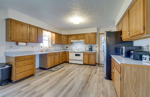 New Haven  Huron County Casa | Shiloh Vacation Rental w/ 2 Screened Porches!