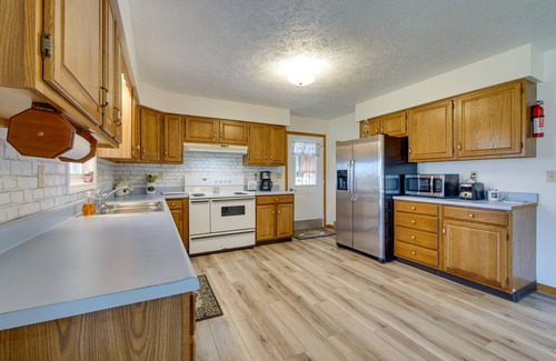 New Haven  Huron County Casa | Shiloh Vacation Rental w/ 2 Screened Porches!