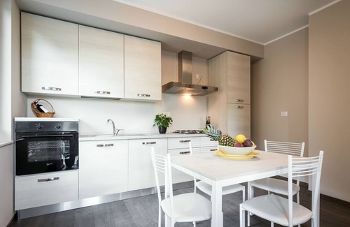 Moltrasio Apartamento | A two-bedroom spacious apartment with unrivaled lake views and a garden.