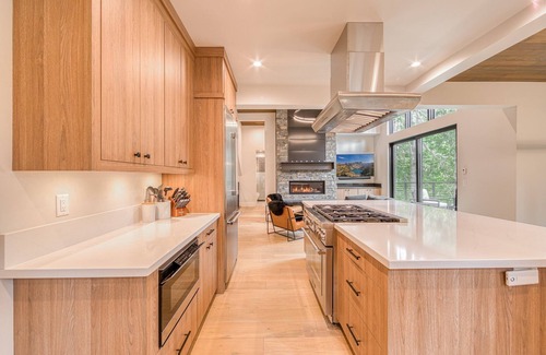 Alpine Meadows Casa | Shining Creek at Alpine Meadows by Tahoe Getaways - 4 BR w Creek Views, Hot Tub & Ski Shuttle!
