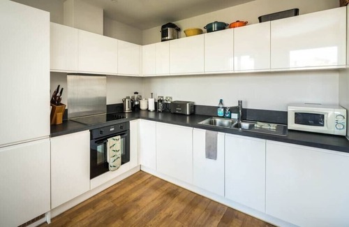 Notting Dale Apartamento | Shiny and Comfy stay with Underground links nearby!