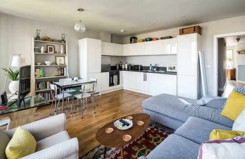 Notting Dale Apartamento | Shiny and Comfy stay with Underground links nearby!
