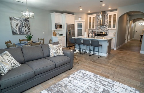 Clovis Casa | Shiny and new in Copper River area