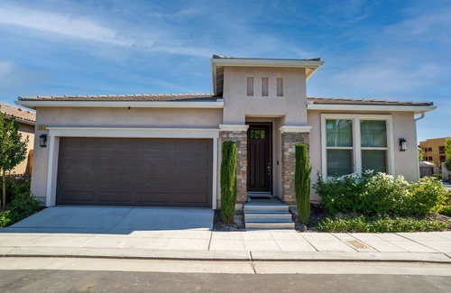 Clovis Casa | Shiny and new in Copper River area