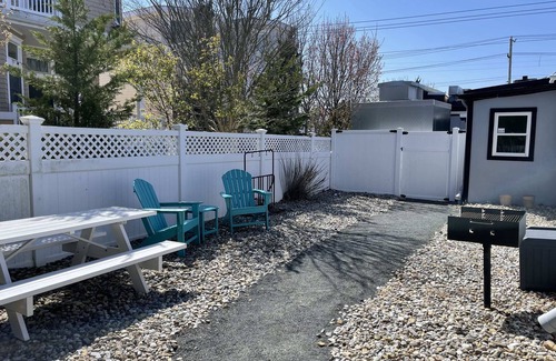 Ship Bottom Apartamento | Ship Bottom LBI Apt B- 1 Block from the beach