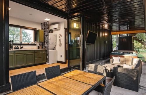 Baxter Casa | Shipping Container on Center Hill Lake!