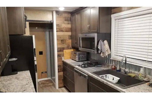 Ponderosa Cabina | Shipping container cabin forest retreat for 1-4