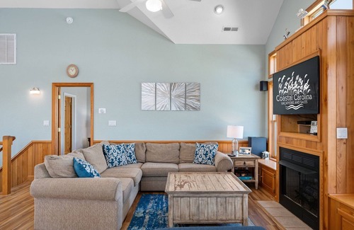 Currituck County Casa | Ships Ahoy: Oceanside, Pet Friendly, Heated Pool, Pool Table