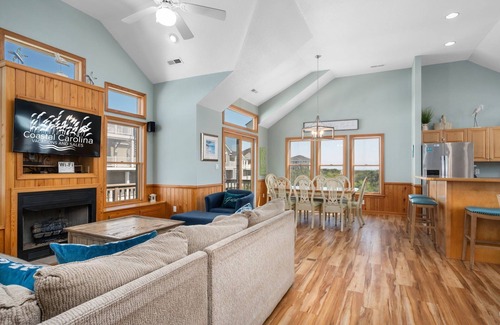 Currituck County Casa | Ships Ahoy: Oceanside, Pet Friendly, Heated Pool, Pool Table