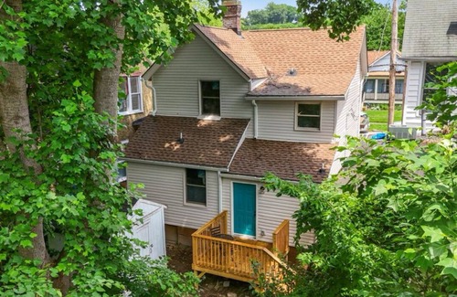 Frankfort Casa | Shire-Southern-Comfort quiet 3-bedroom house w/WiFi and AC in heart of downtown