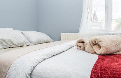 Southampton Casa | Shirley house 2, Self Catering Guest House, Self Check in, Smart locks, 10 min Walk to Southampton General, Aspire and Princess Anne Hospitals, Access to Fully Equipped Kitchen, Excellent Transport Links, Ideal for Longer Stays and Hospital Shifts