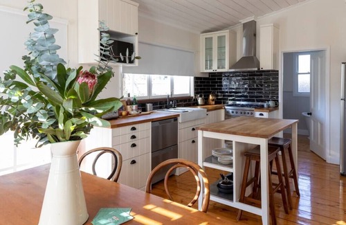 Kyneton Casa | Casa del pájaro - choza romántica en el borde de la calle Piper